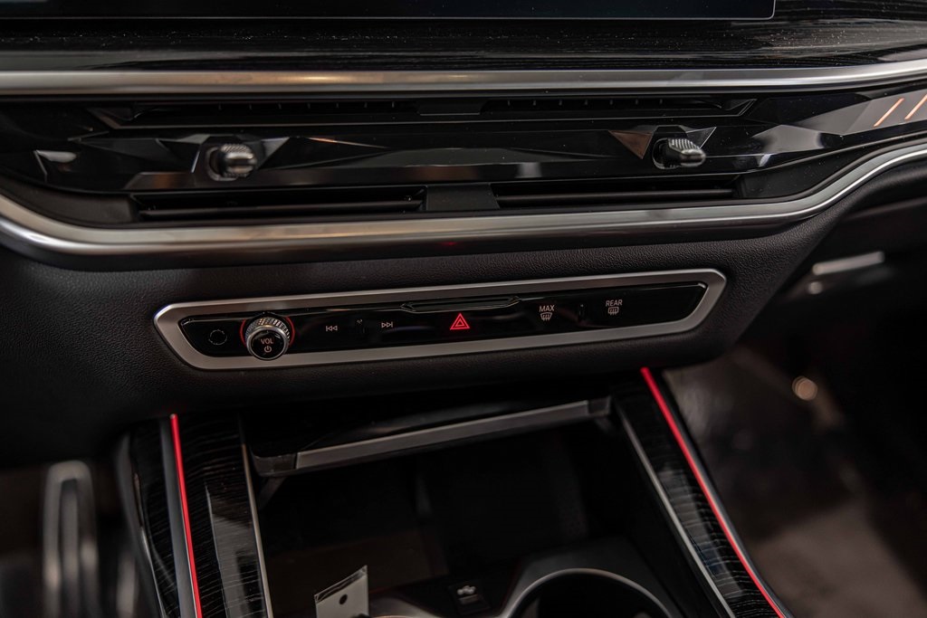 2025 BMW X7 - Image 30