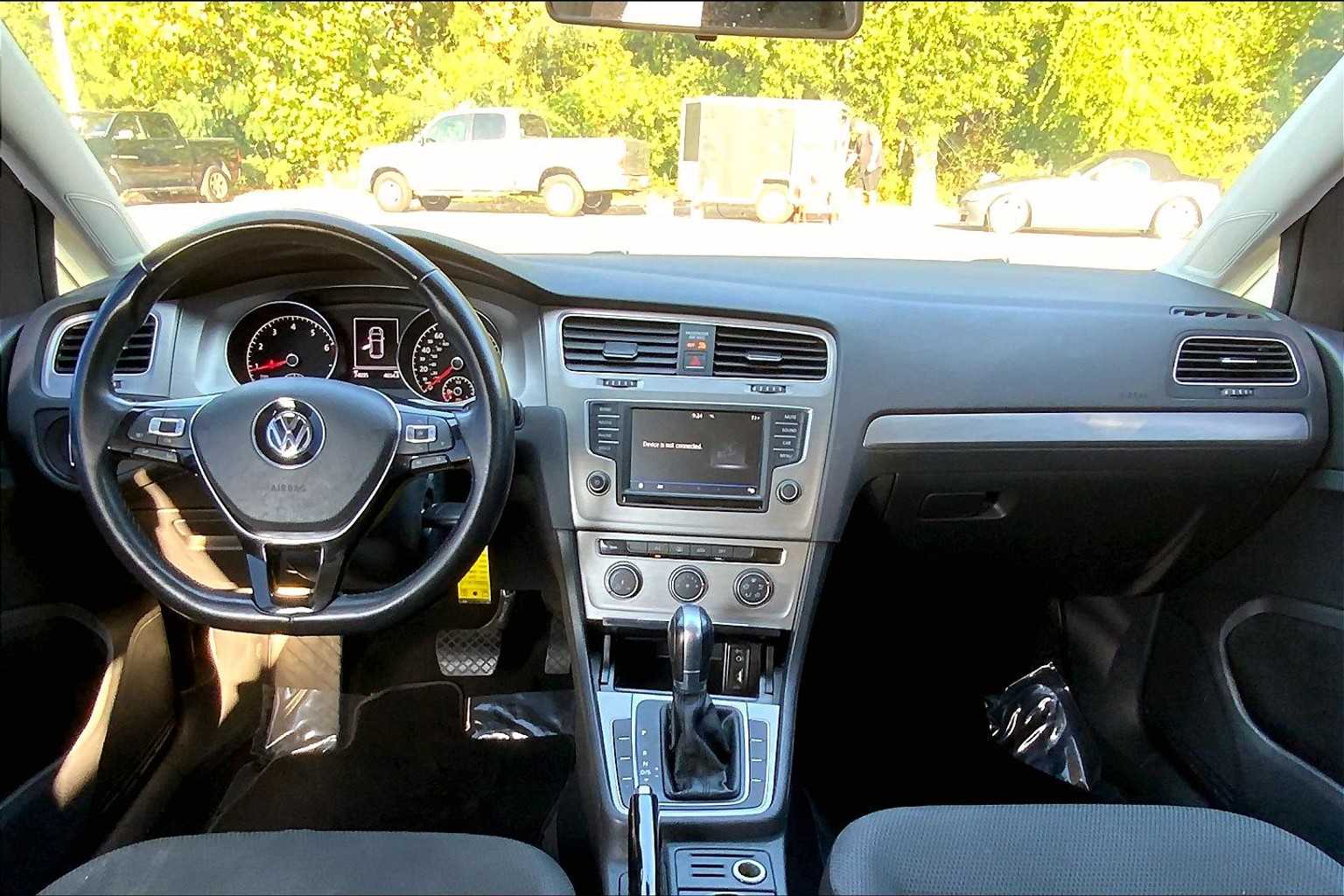 2017 Volkswagen Golf S photo 13