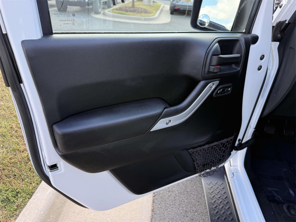 2017 Jeep Wrangler Unlimited Sahara photo 24