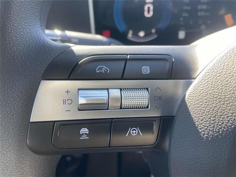 2025 Hyundai Tucson SE photo 12