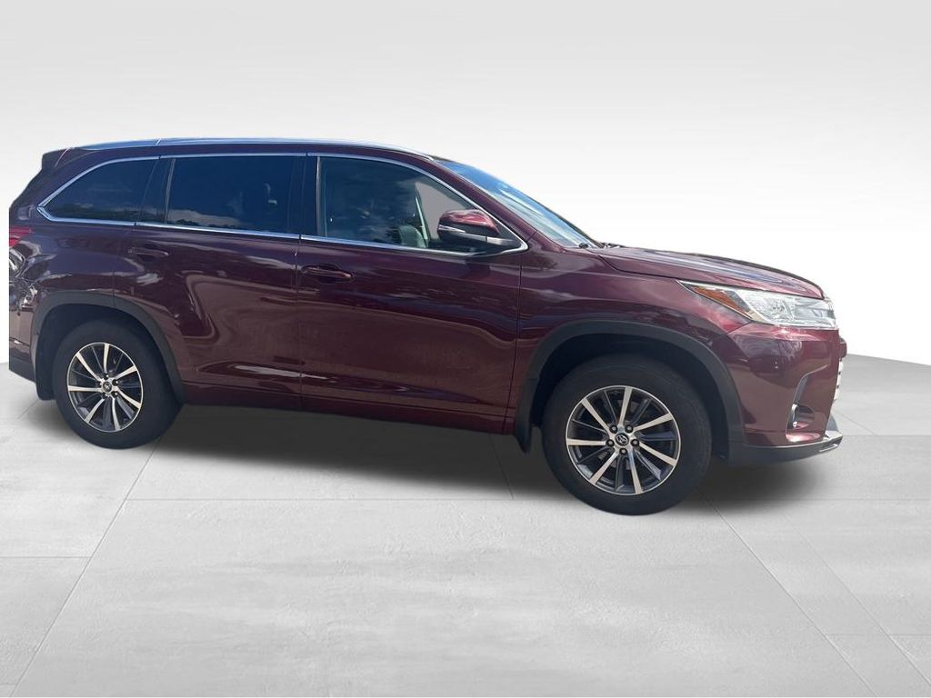 2017 Toyota Highlander XLE photo 8