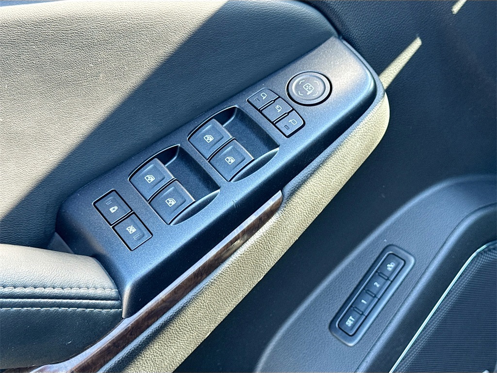 2016 Chevrolet Tahoe LT photo 12