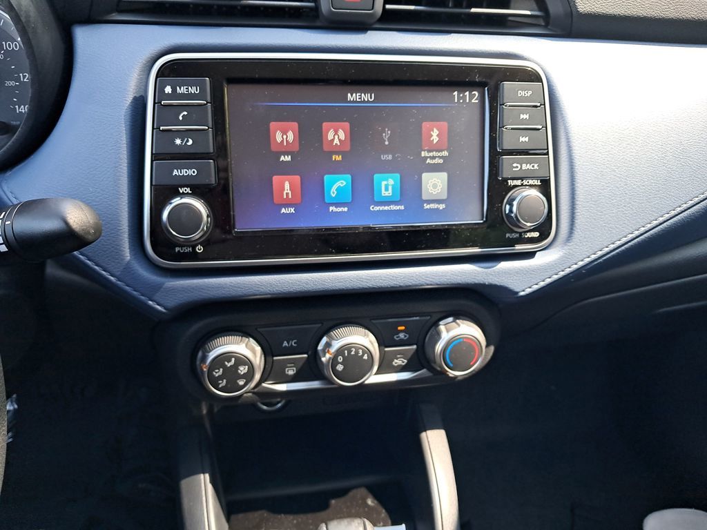 2025 Nissan Versa 1.6 SV photo 18