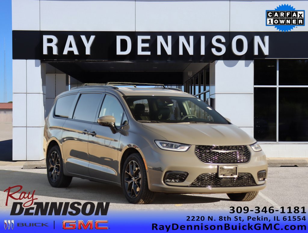 2023 Chrysler Pacifica Touring L's photo