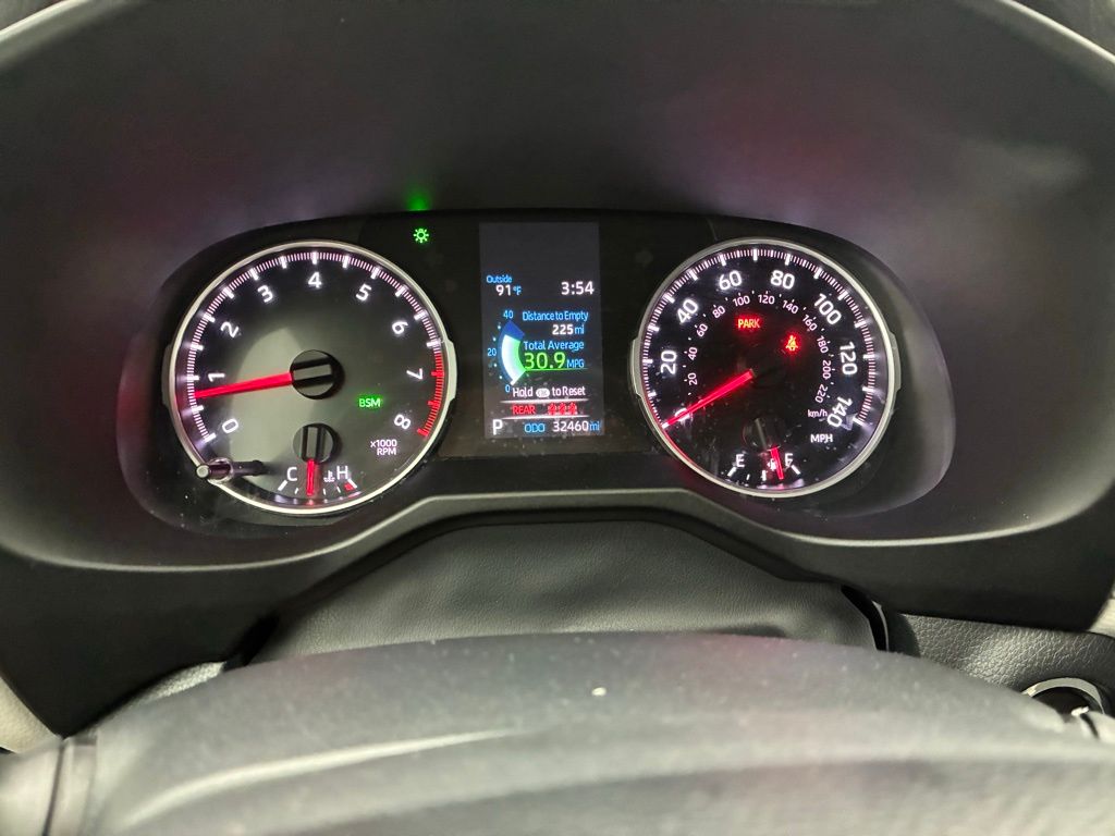 2020 Toyota RAV4 XLE photo 12