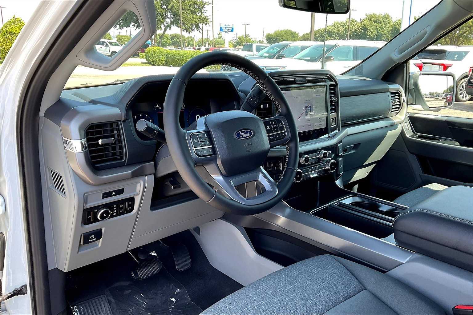2025 Ford F-150 XLT photo 8