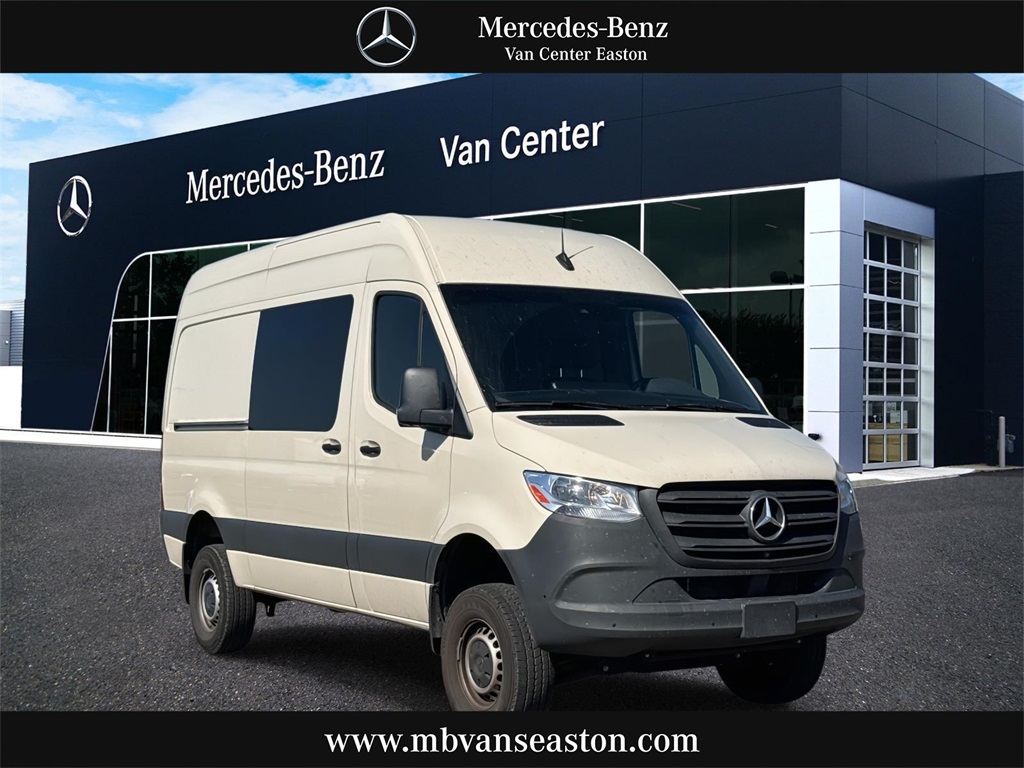 2024 Mercedes-Benz Sprinter Crew Van Base's photo