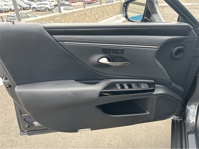 2025 Lexus ES 300h Premium photo 14