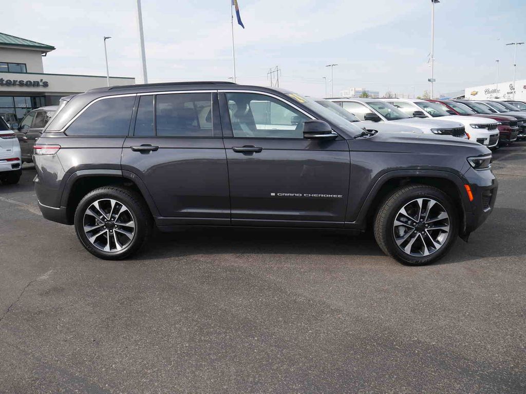 2024 Jeep Grand Cherokee Overland photo 19