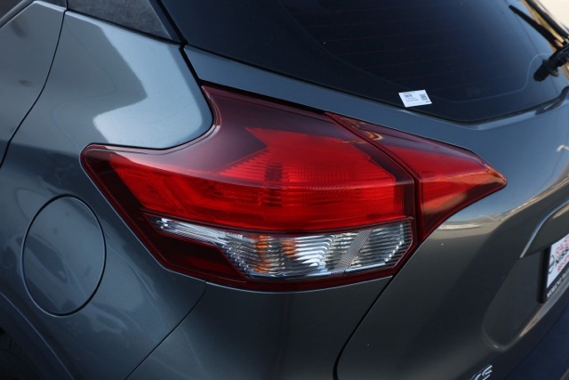 2019 Nissan Kicks S photo 6