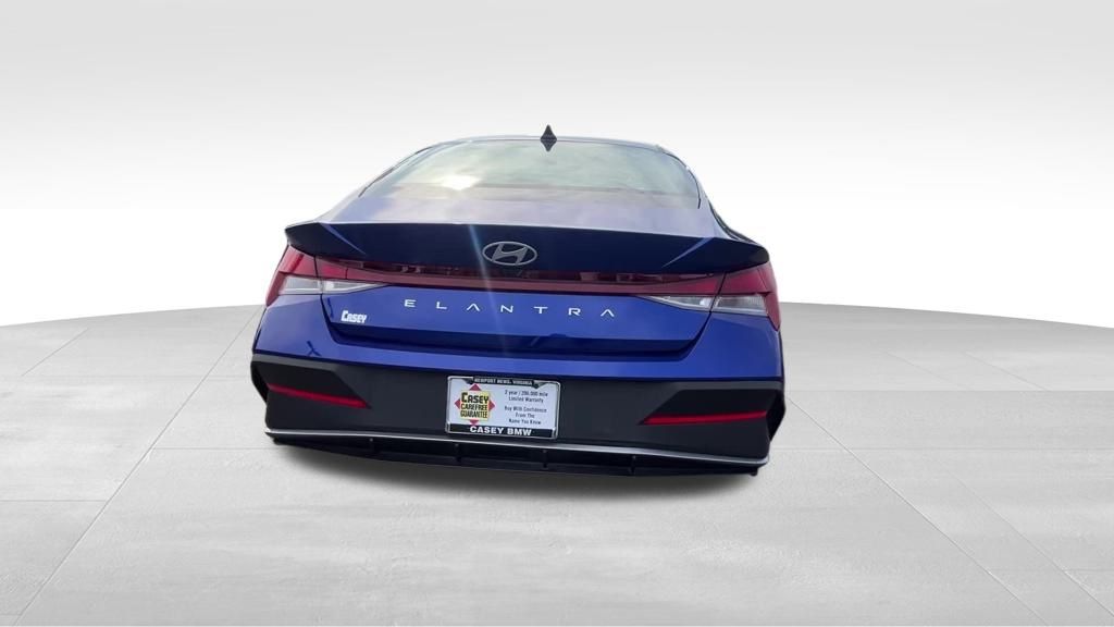 2024 Hyundai Elantra SEL photo 18