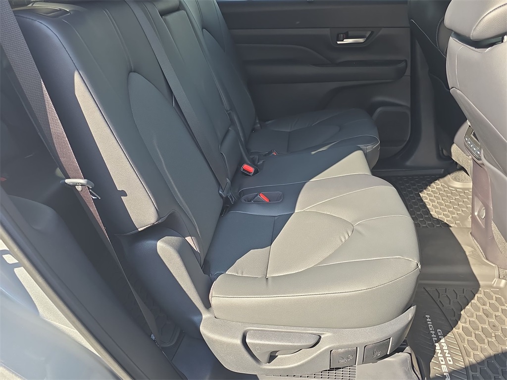 2025 Toyota Highlander Hybrid XLE photo 31