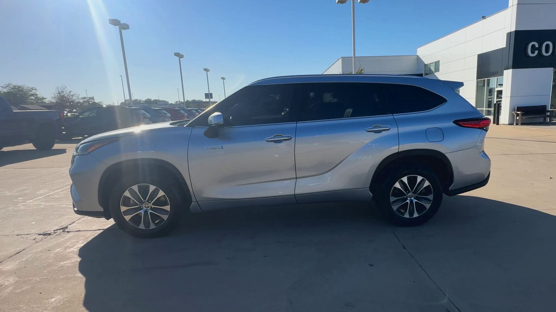 2021 Toyota Highlander Hybrid XLE photo 4
