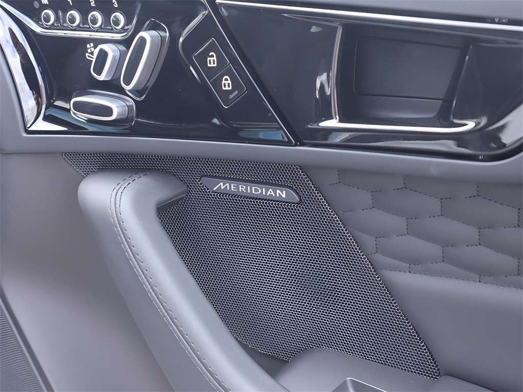 2024 Jaguar F-TYPE P450 photo 12