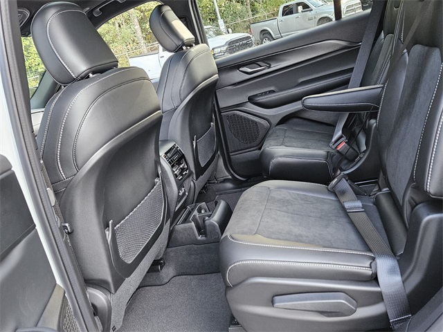 2025 Jeep Grand Cherokee Altitude X photo 2