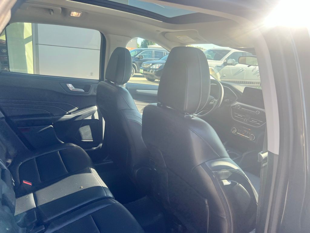 2022 Ford Escape SEL photo 31