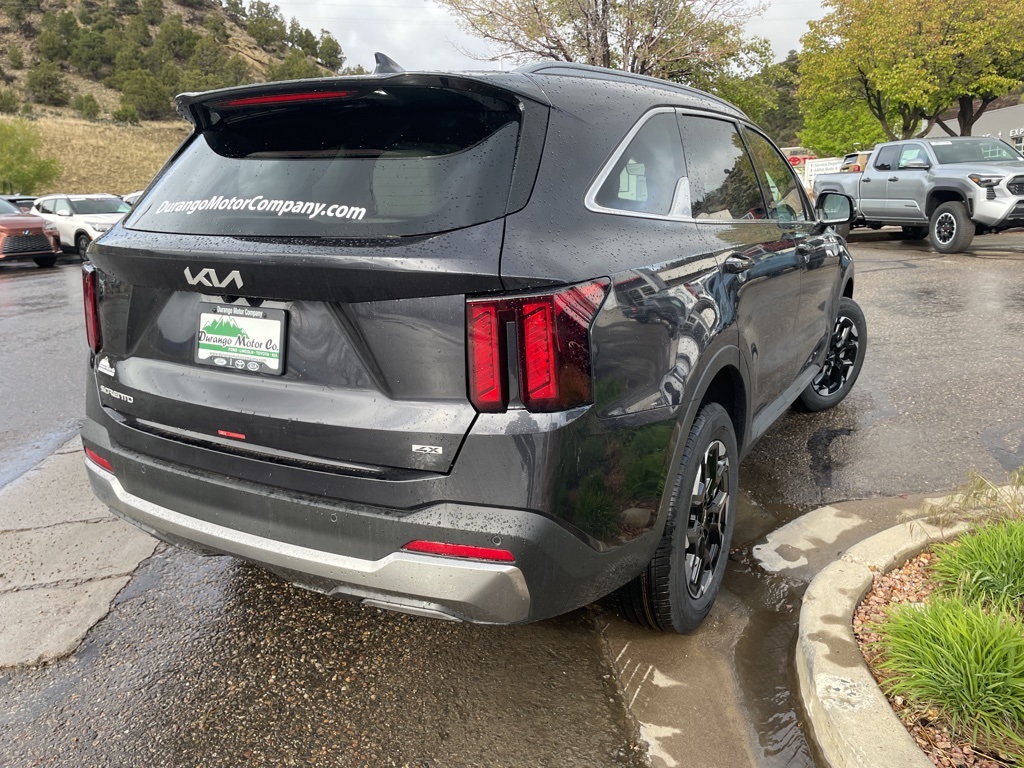 2025 Kia Sorento S photo 6