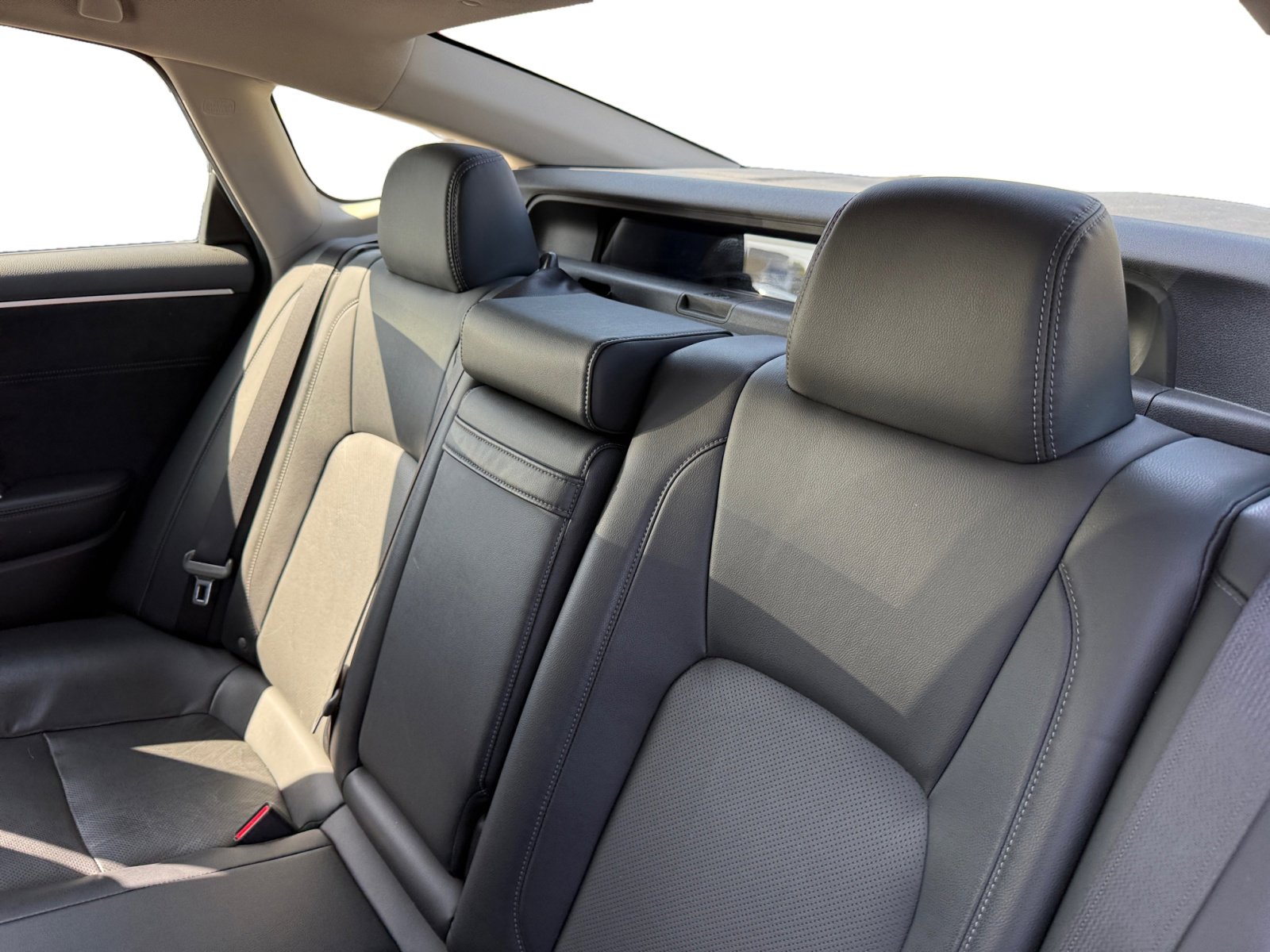 2018 Honda Clarity Plug-In Hybrid Touring photo 16