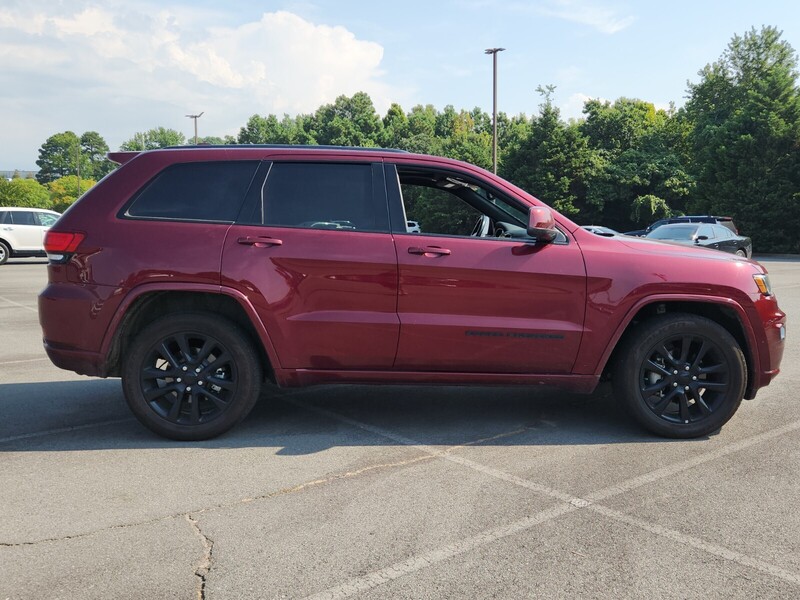 2020 Jeep Grand Cherokee Altitude photo 2