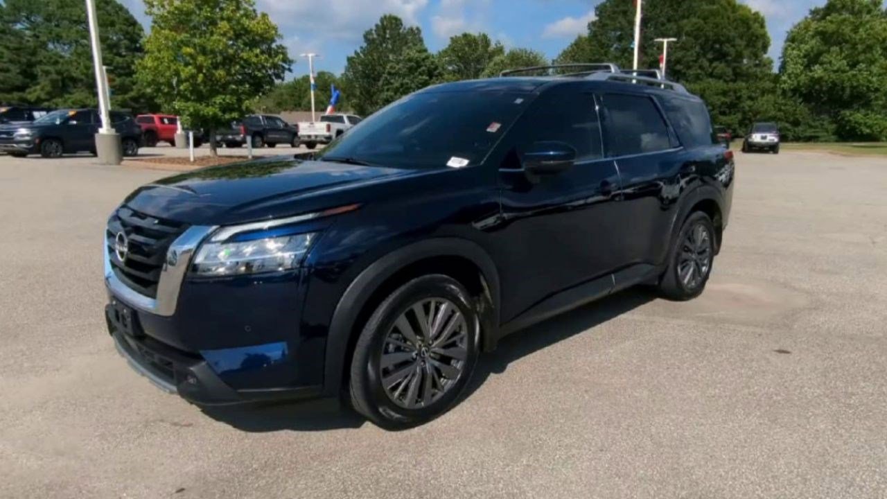 2024 Nissan Pathfinder SL photo 4