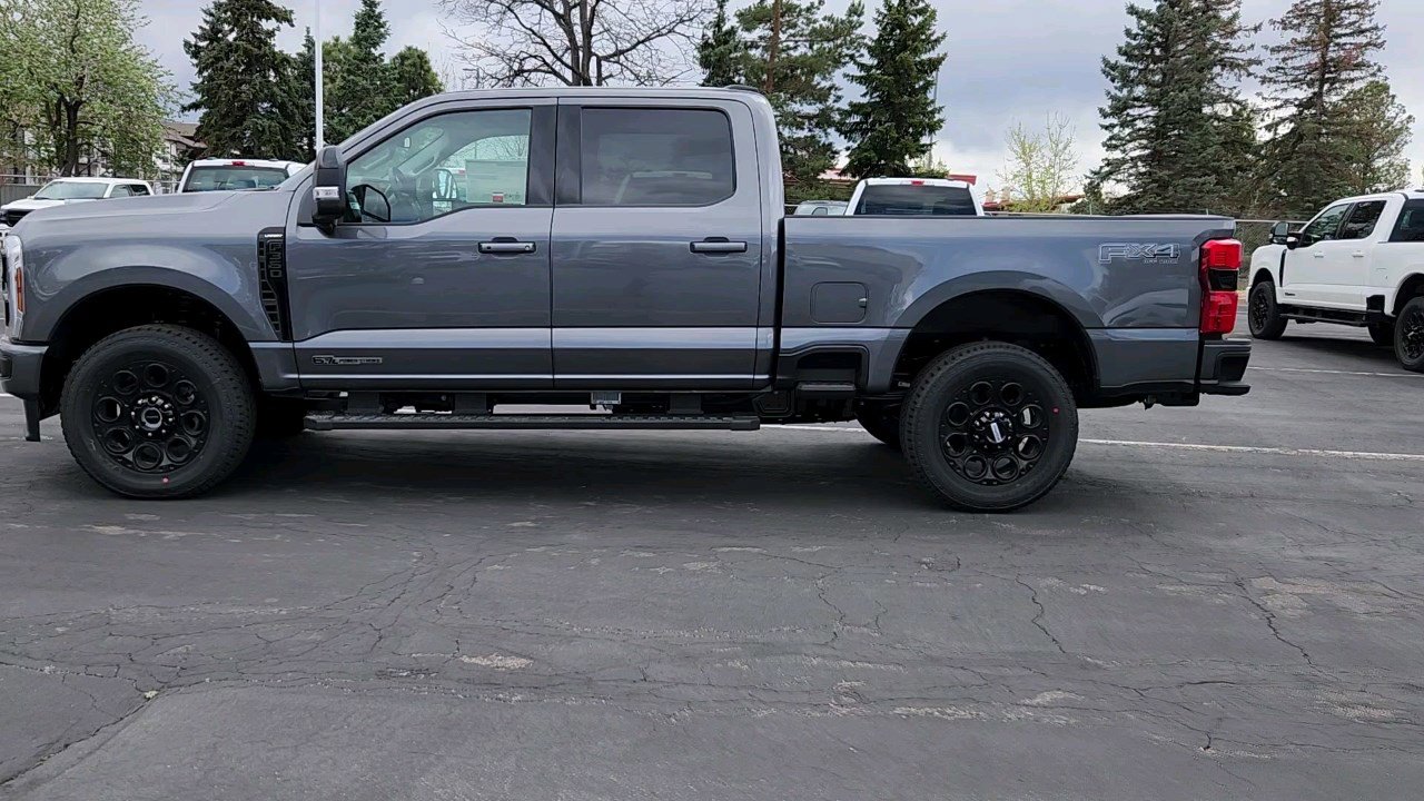 2025 Ford F-350 Lariat photo 2