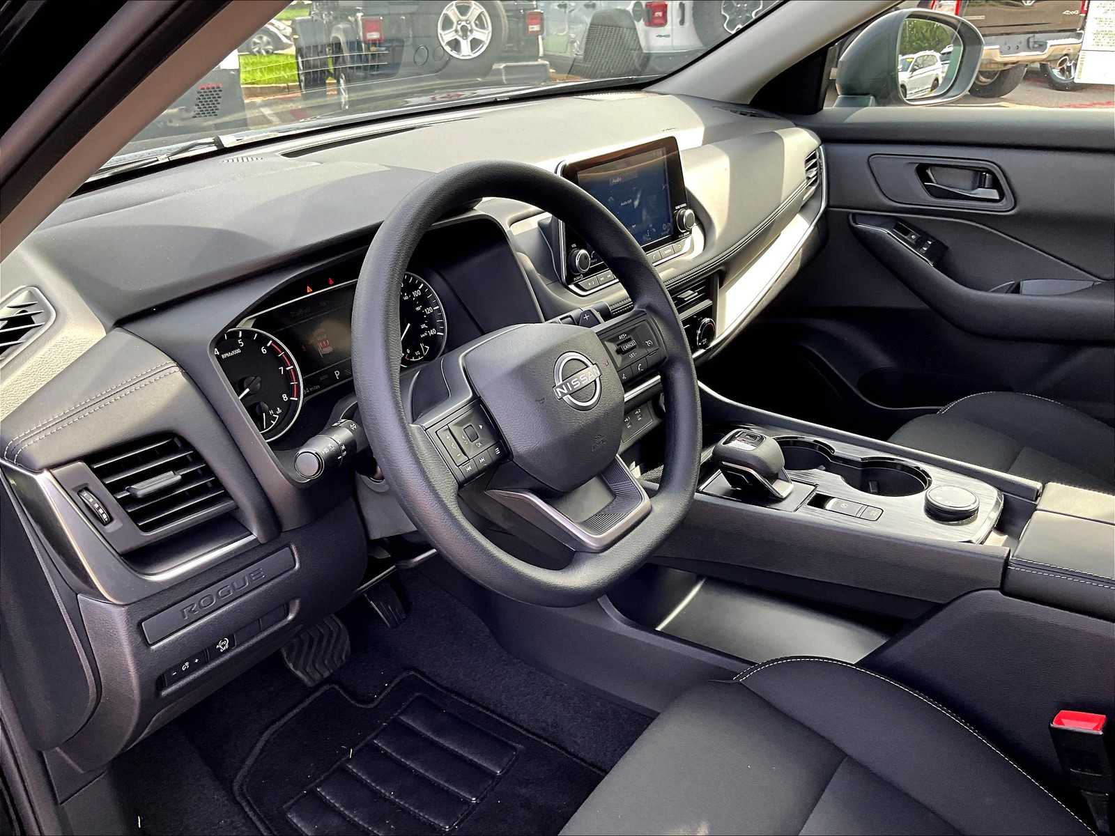 2025 Nissan Rogue S photo 5