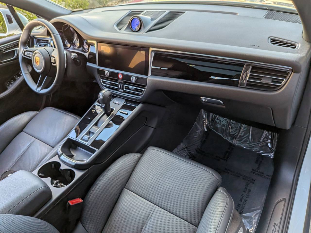 2025 Porsche Macan Base photo 23