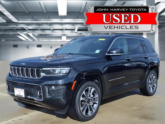 2023 Jeep Grand Cherokee Overland's photo