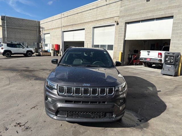 2023 Jeep Compass Latitude Lux photo 2