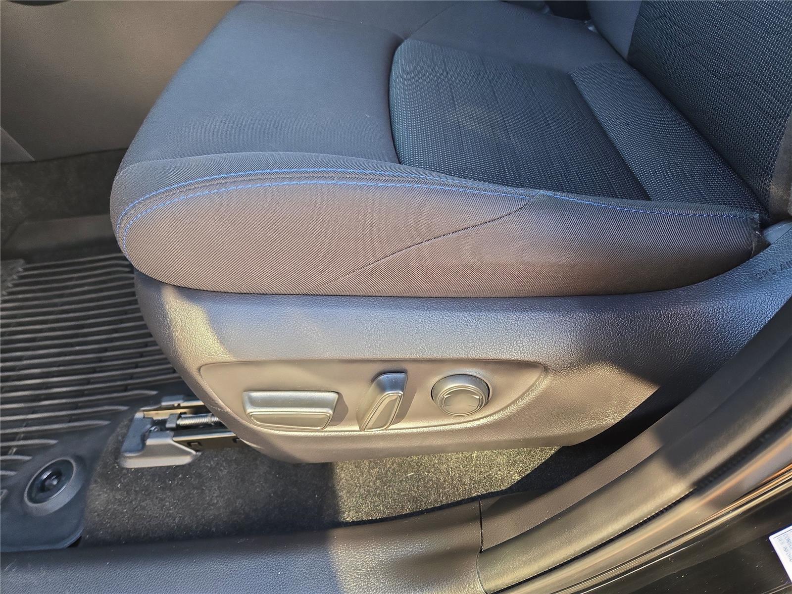 2022 Toyota RAV4 Hybrid SE photo 4