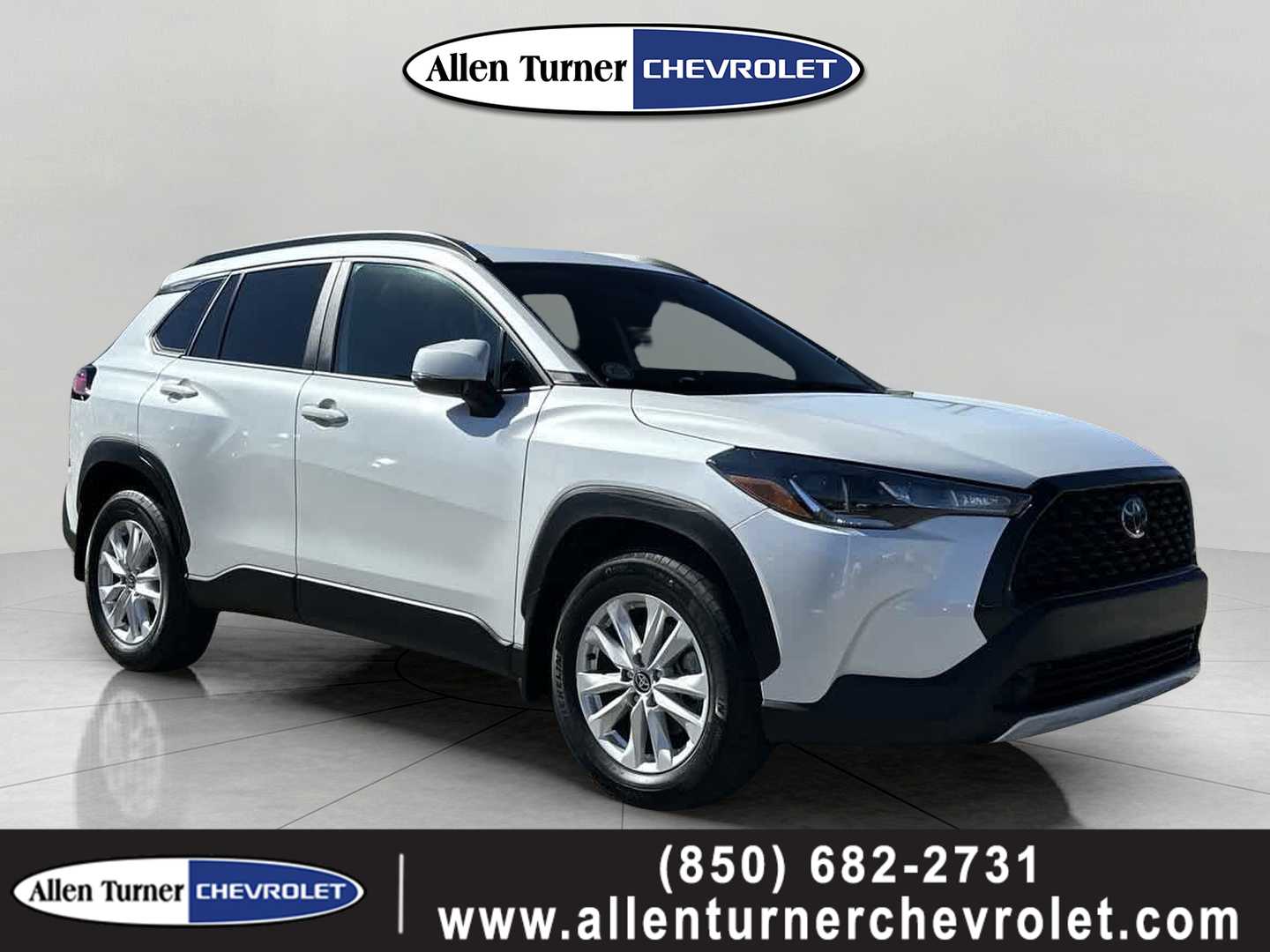 2024 Toyota Corolla Cross LE's photo