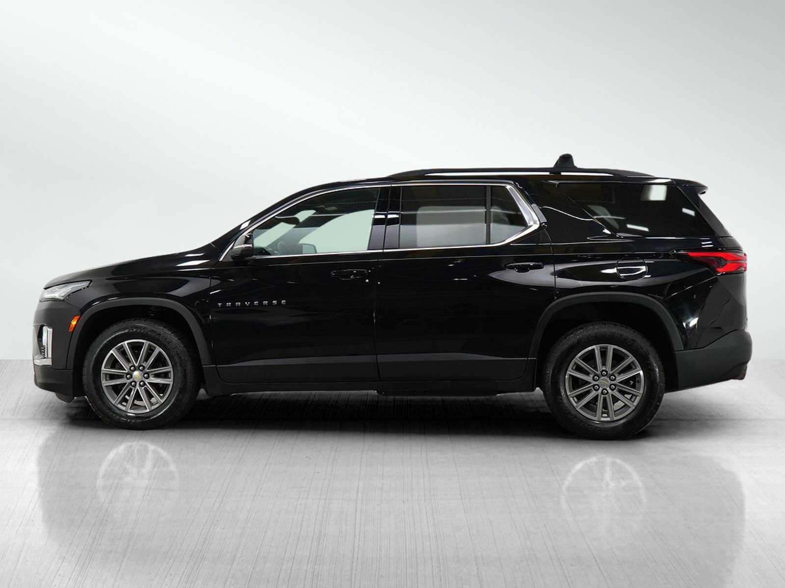 Used 2022 Chevrolet Traverse 1LT with VIN 1GNEVGKW6NJ170860 for sale in White Bear Lake, Minnesota