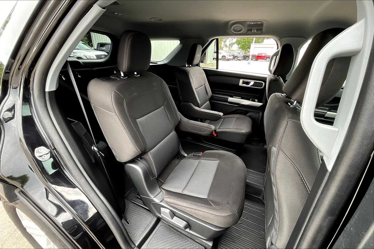 2024 Ford Explorer XLT photo 18