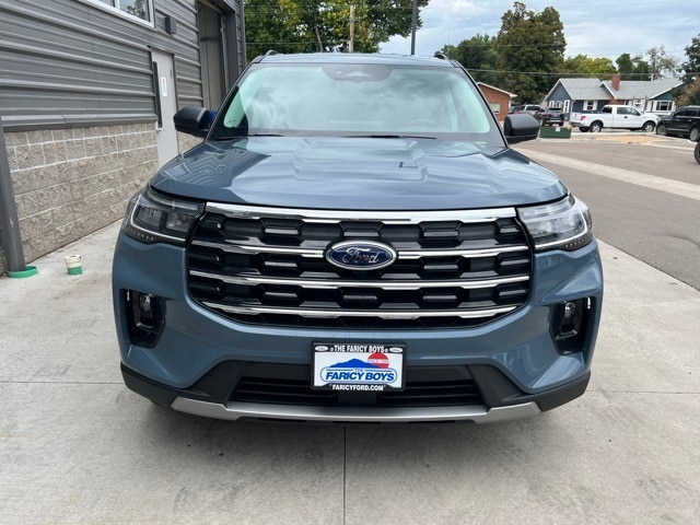 2025 Ford Explorer photo 2