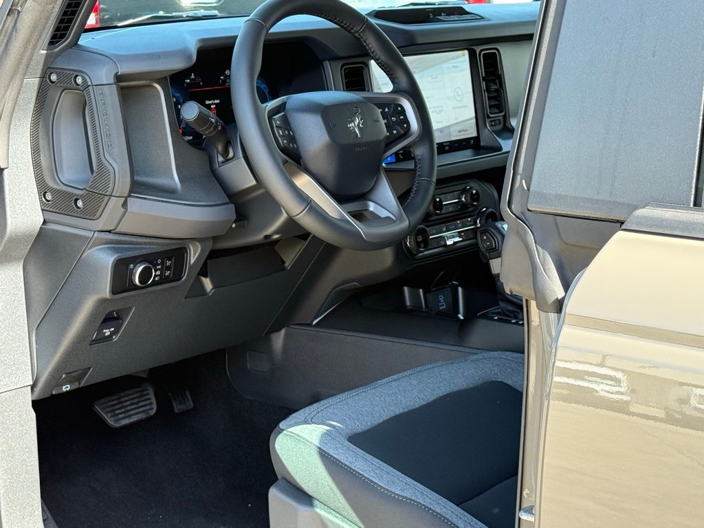 2025 Ford Bronco Big Bend photo 7