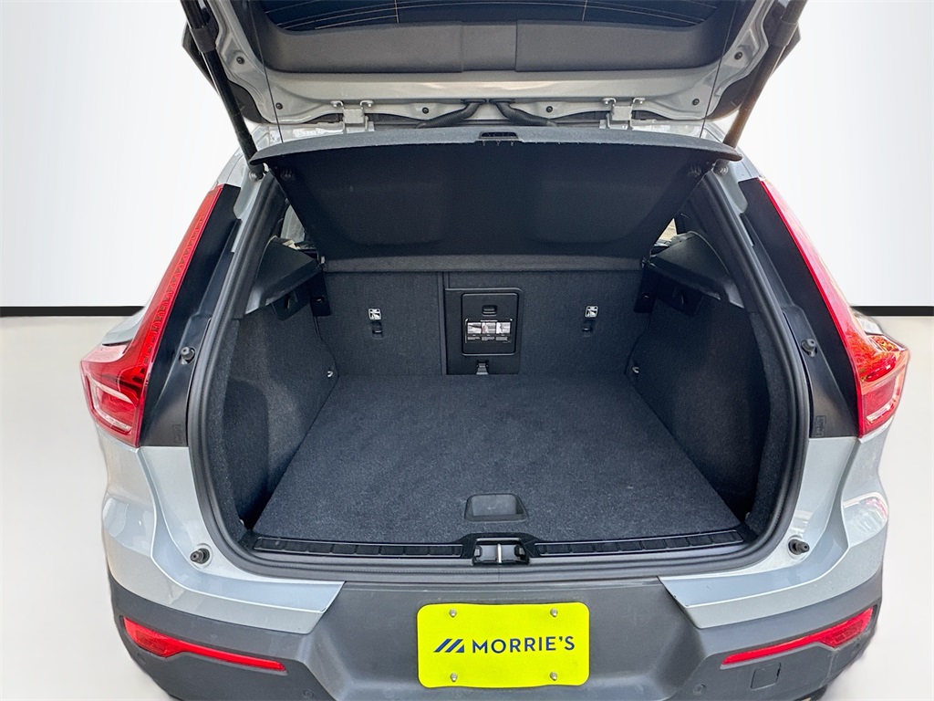 2024 Volvo XC40 Core photo 28
