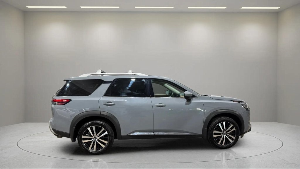 2024 Nissan Pathfinder Platinum photo 4
