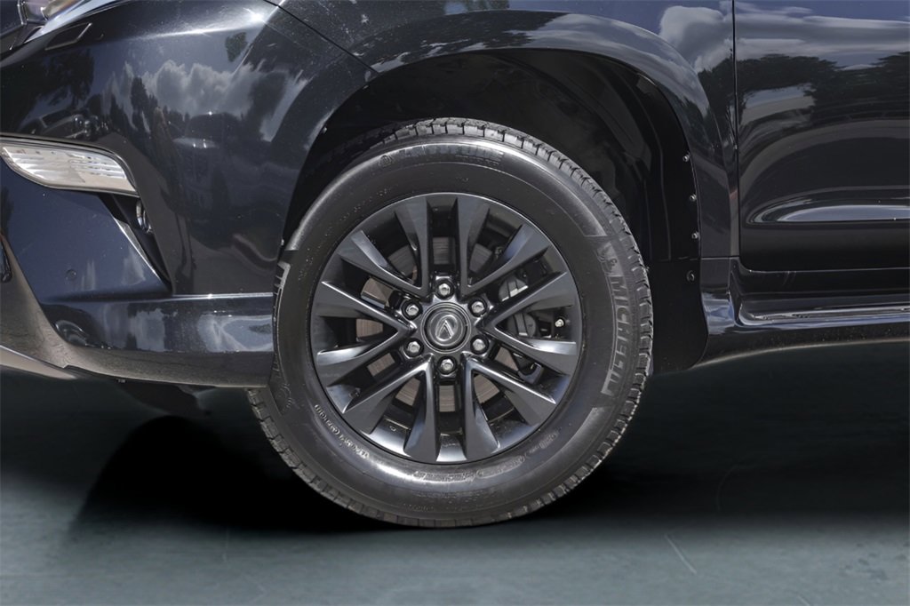 2023 Lexus GX Premium photo 3