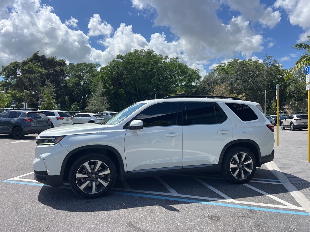 2023 Honda Pilot Touring photo 3