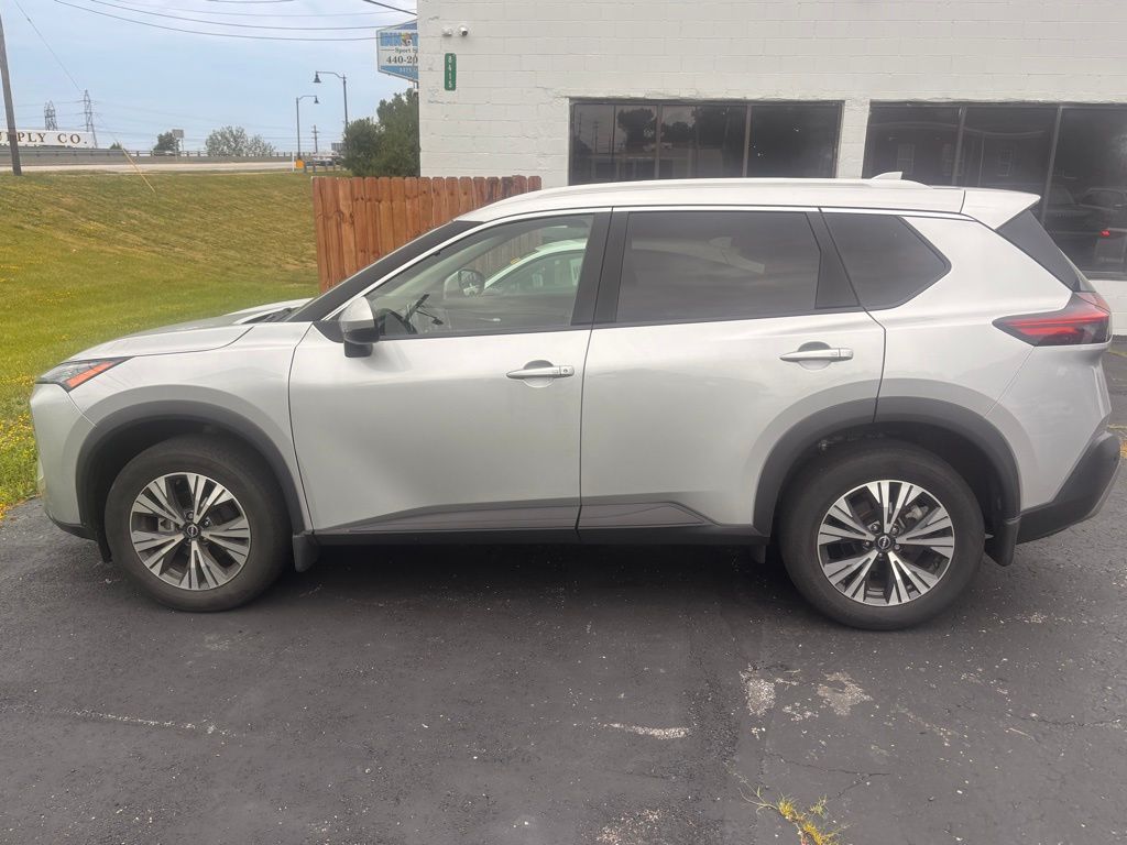 2023 Nissan Rogue SV photo 2