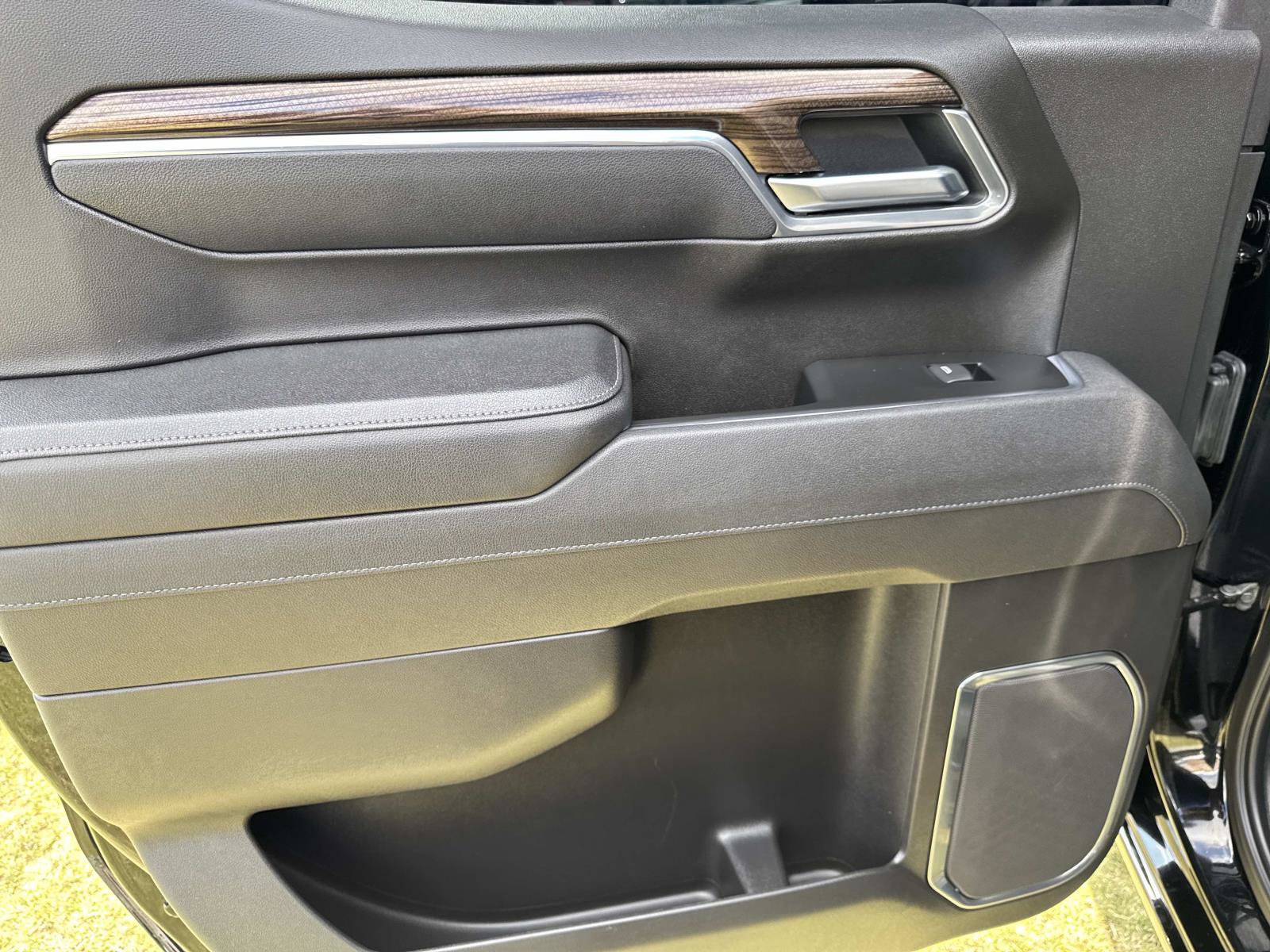 2025 Chevrolet Silverado 1500 LT Trail Boss photo 8