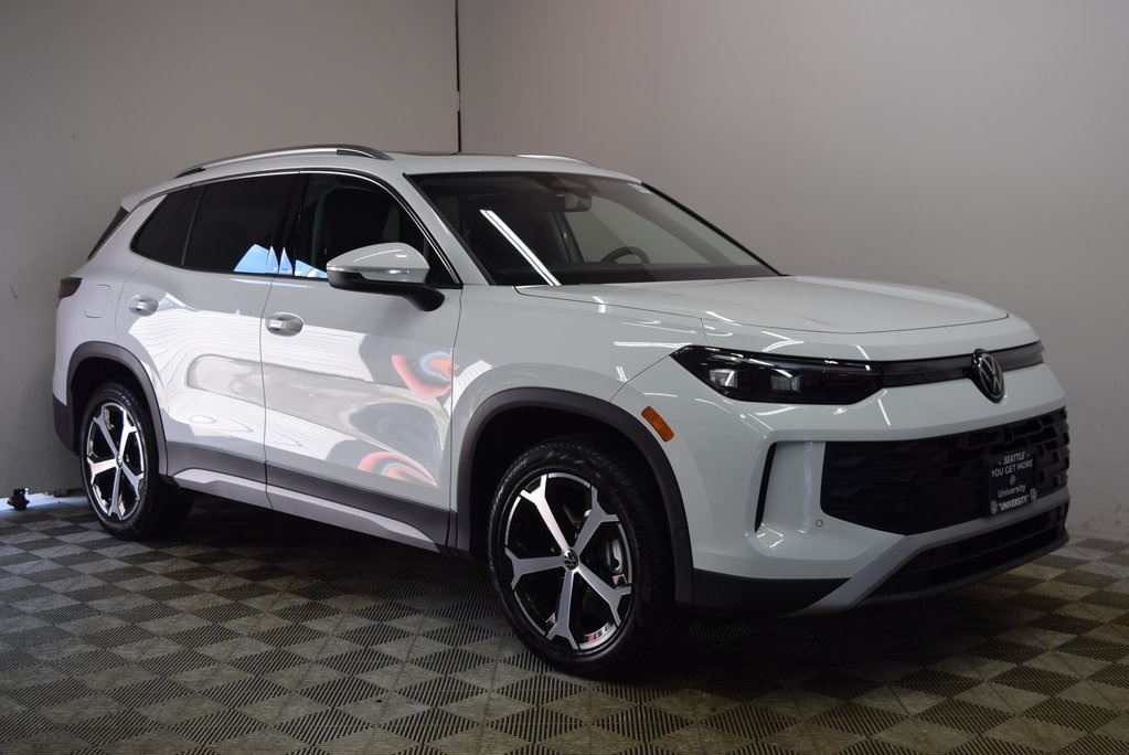 2025 Volkswagen Tiguan SE photo 2