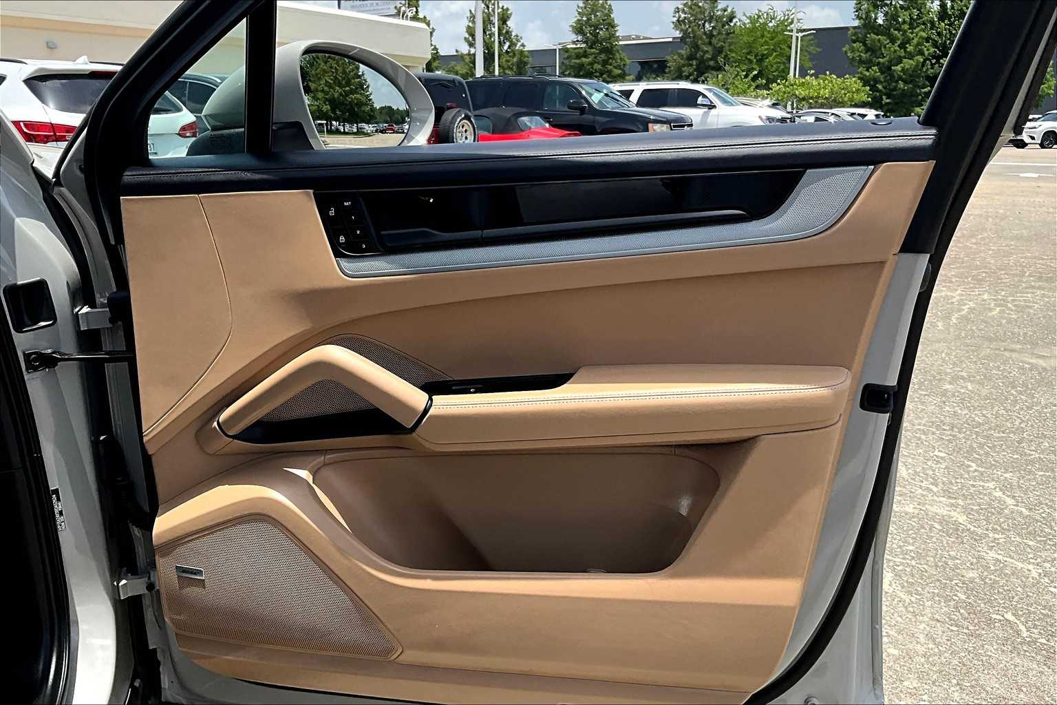 2024 Porsche Cayenne Coupe photo 38