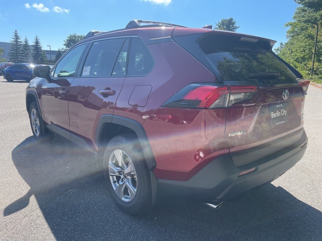 2025 Toyota RAV4 XLE photo 7
