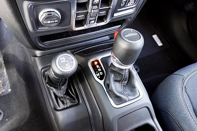 New 2025 Granite Crystal Metallic Clear-Coat Exterior Paint Jeep Sport S image 37