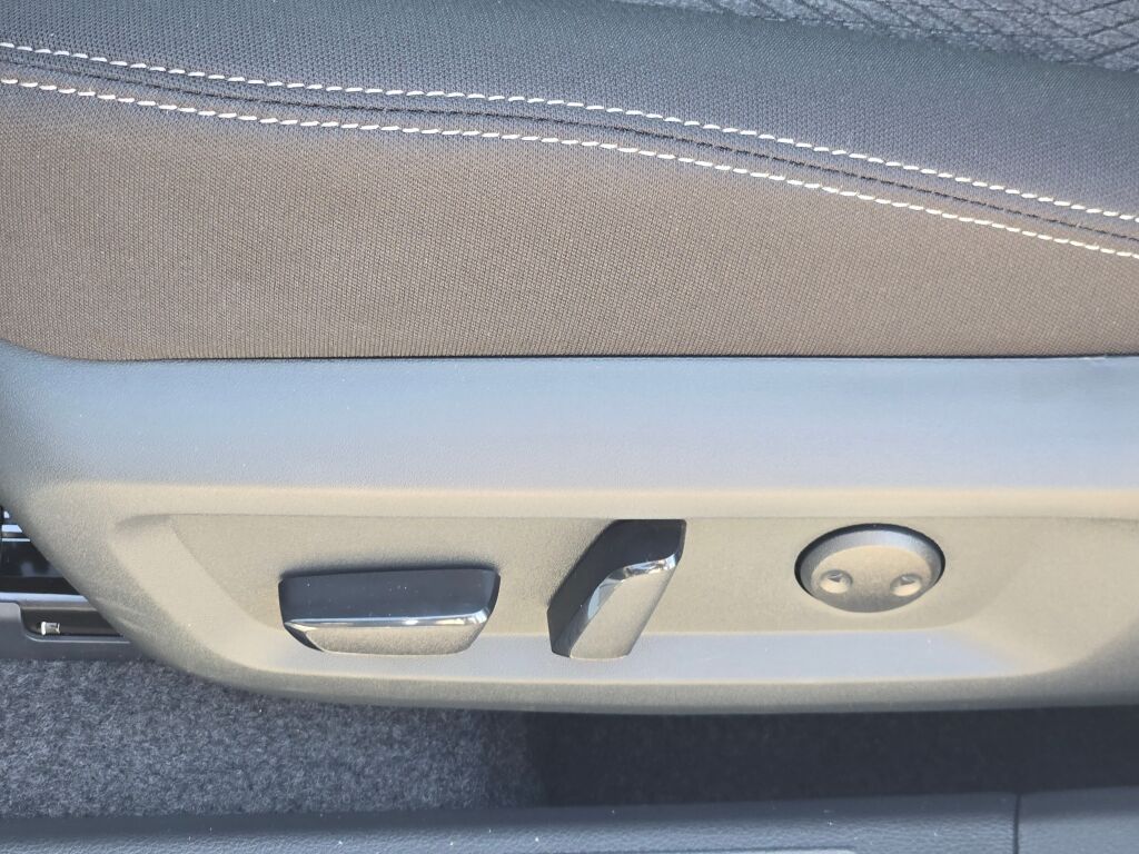 2026 Nissan Rogue SV photo 19