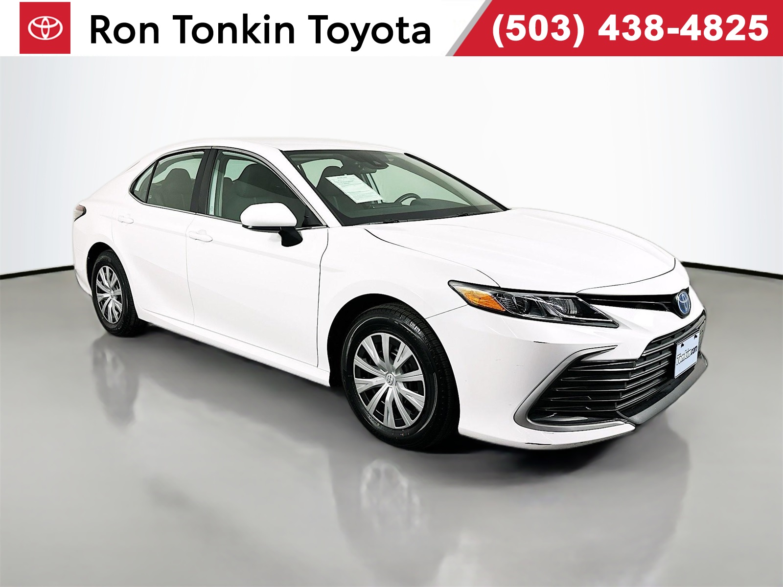 2024 Toyota Camry LE's photo