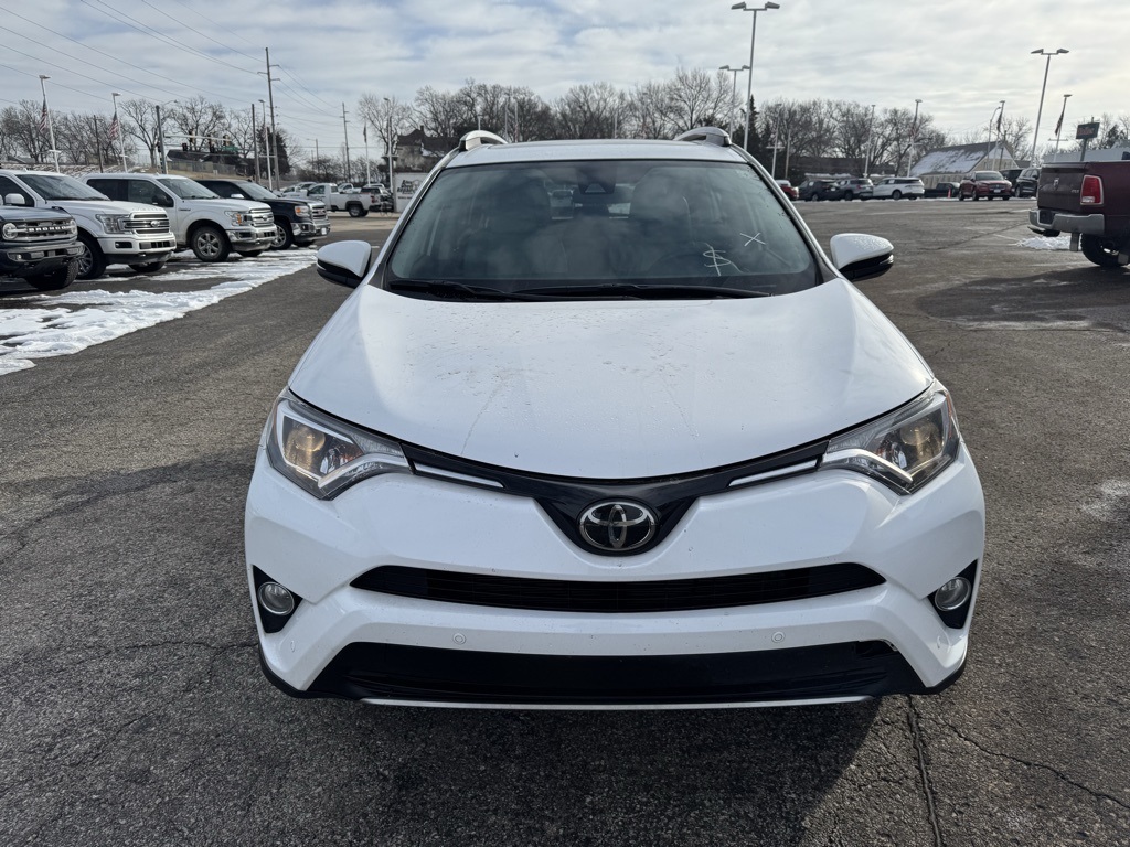 Used 2018 Toyota RAV4 XLE with VIN 2T3WFREVXJW460359 for sale in Kansas City