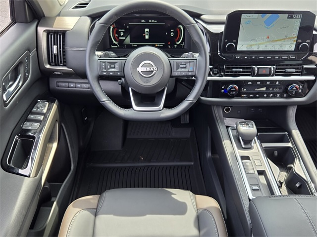 2025 Nissan Pathfinder Platinum photo 9
