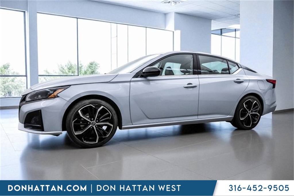 2023 Nissan Altima 2.5 SR photo 2